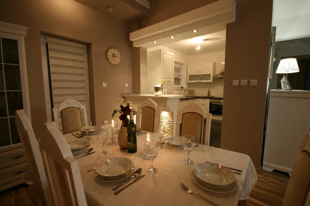 Holiday House Leona Otocac Exterior photo