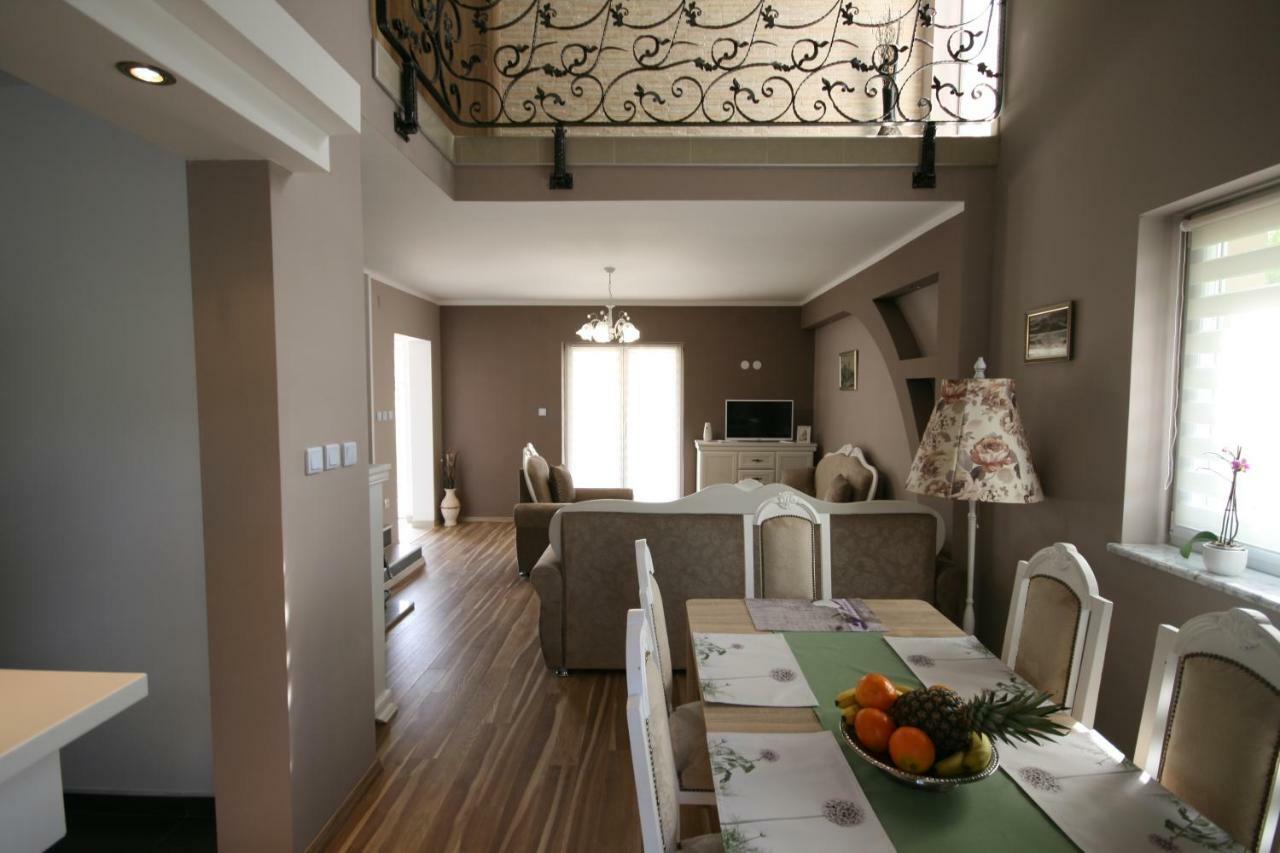 Holiday House Leona Otocac Exterior photo
