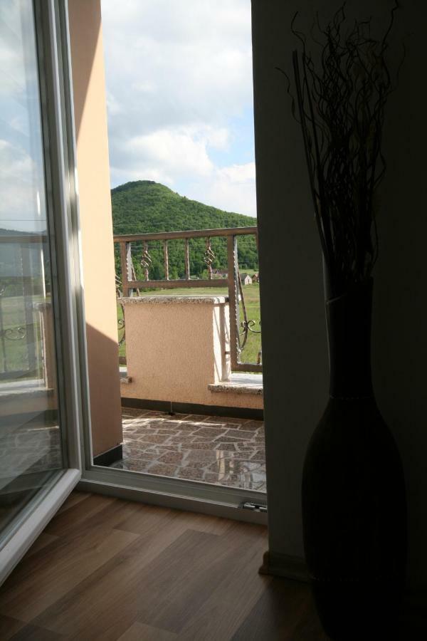 Holiday House Leona Otocac Exterior photo